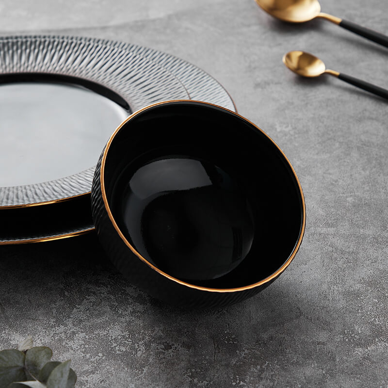Black Porcelain Dinner Plate with Gold Rim - Gourd Pattern
