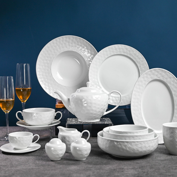 P&T Royal Ware Dinnerware Set