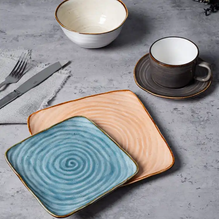 This image features square spiral pattern porcelain plates accompanied by a cup and saucer, showcasing a unique and modern design.