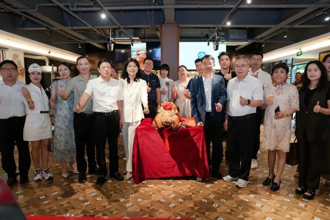 Overseas Chinese entrepreneurs and business leaders gather at the PITO event hall.