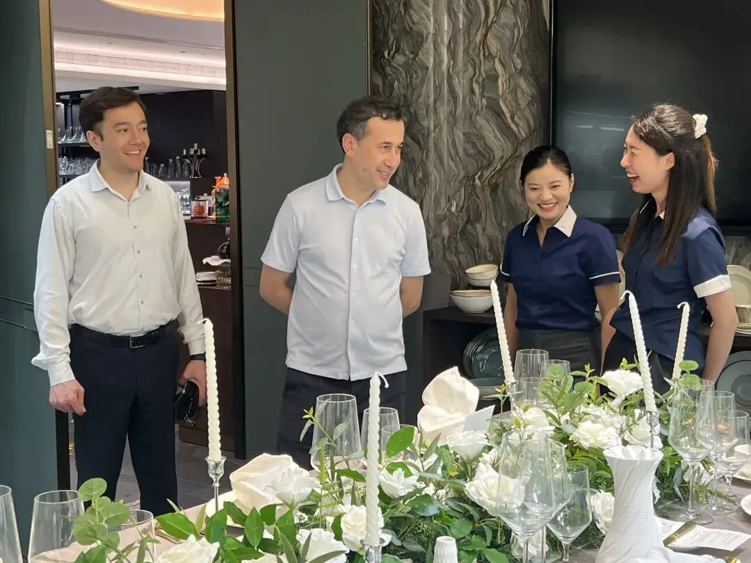 Consul and delegation view PITO's high-end hotel table setting display with bone china tableware, floral decor and elegant dining aesthetic layout.