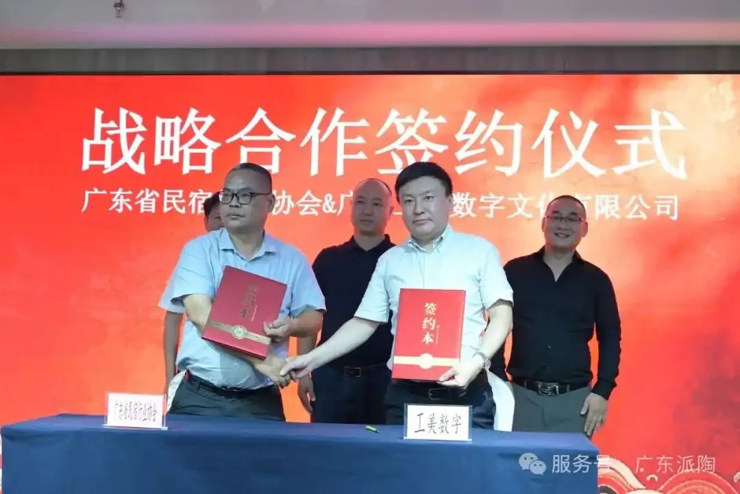 P&T Royal Ware representatives at the Lingnan Craftsmanship IP launch