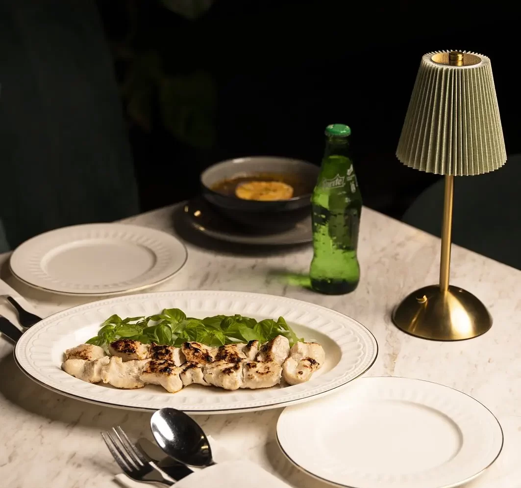 Commercial fine porcelain dinnerware plates and bowls