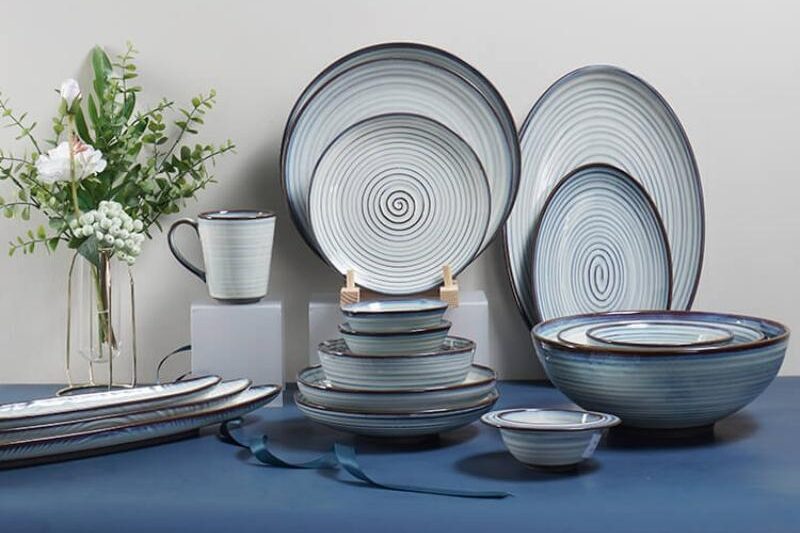 P&T Royal Ware porcelain dinnerware collection for bulk hotel and restaurant buyers