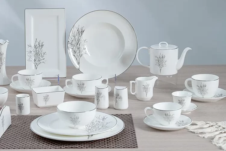 P&T Royal Ware food service porcelain dinnerware