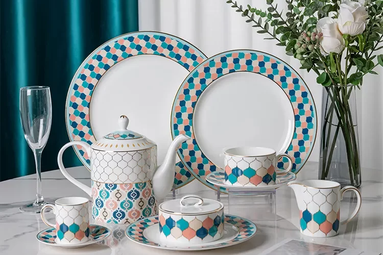 Fine bone china tea cups with matching saucers for hospitality use