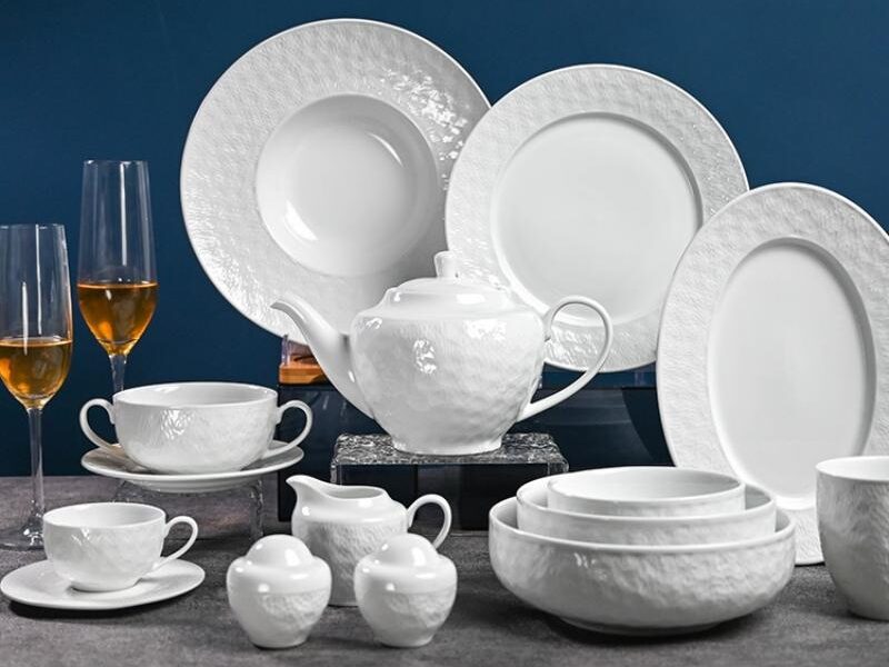 P&T Royal Ware commercial dinnerware for reliable hospitality table service