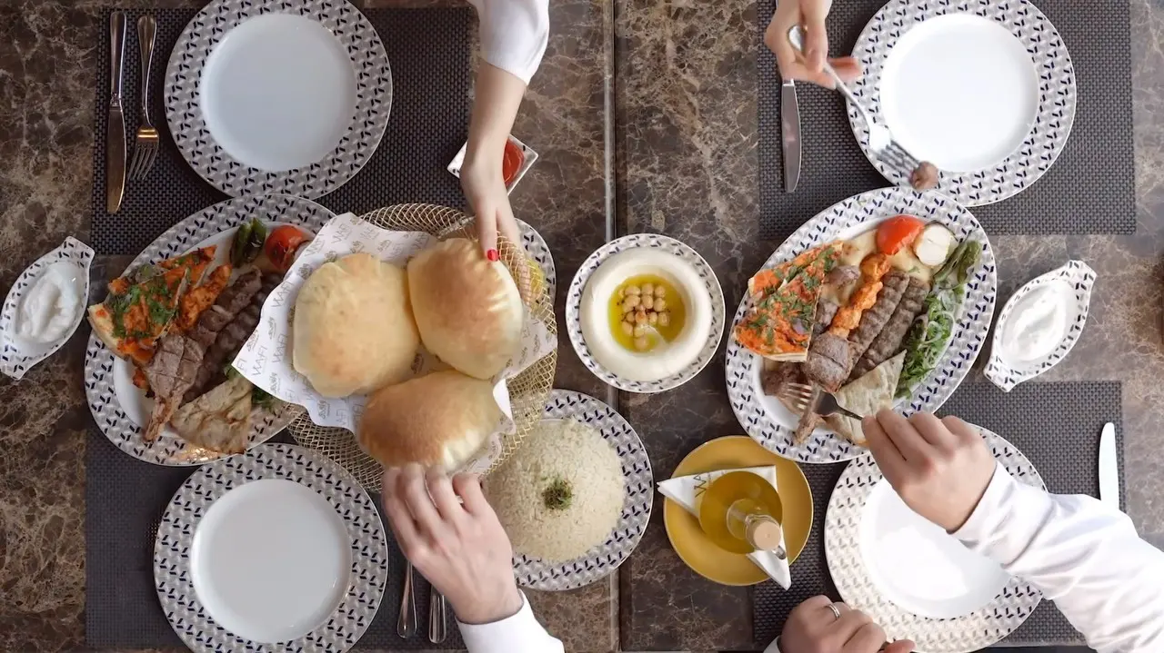 Wafi Gourmet chose the P&T Royal Ware (PITO) Modern Times Collection in Fine Bone China.
