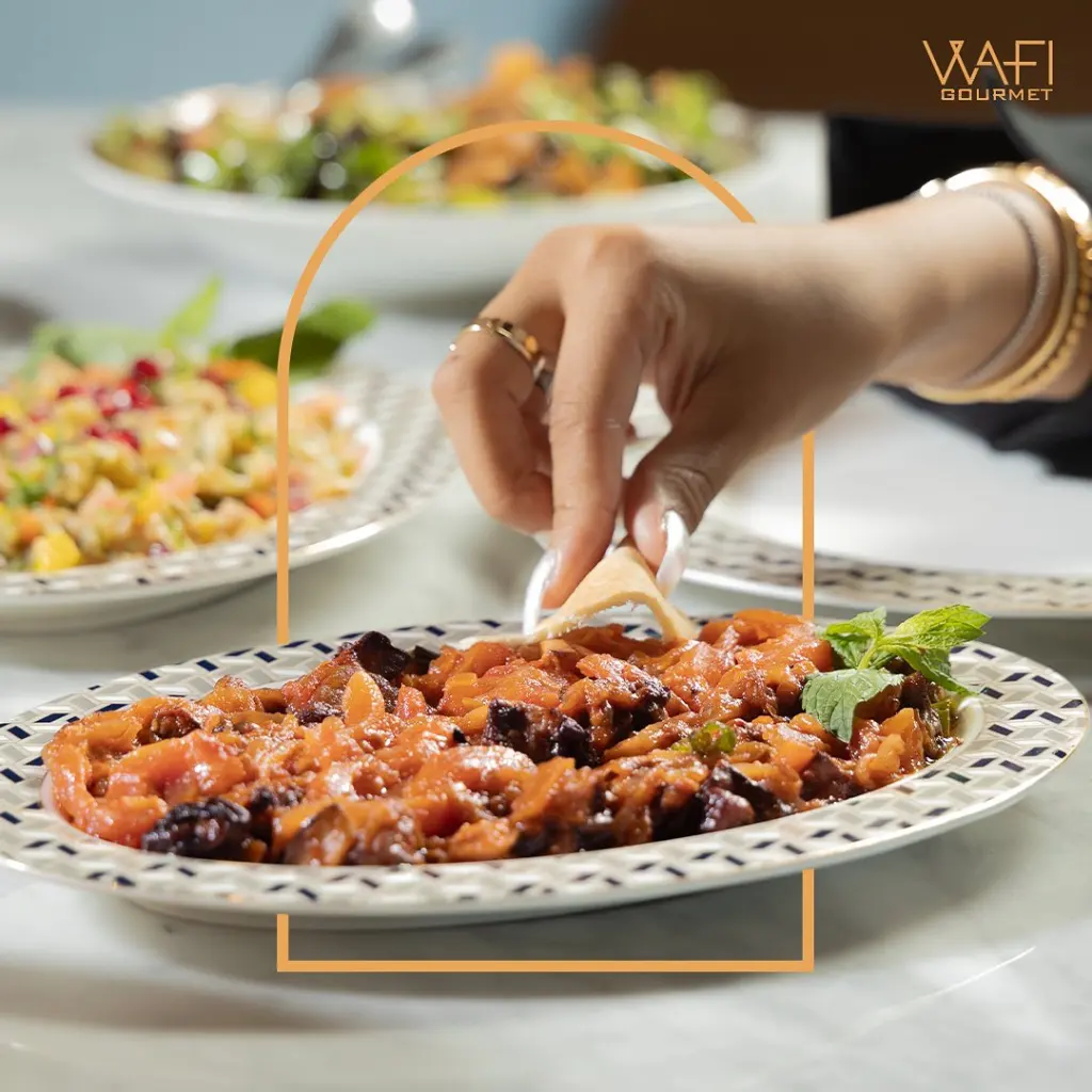 P&T Royal Ware bone china uses a high bone ash formula and is fired at high temperature, keeping its delicate texture while also addressing the durability and stability that restaurants need for daily use.