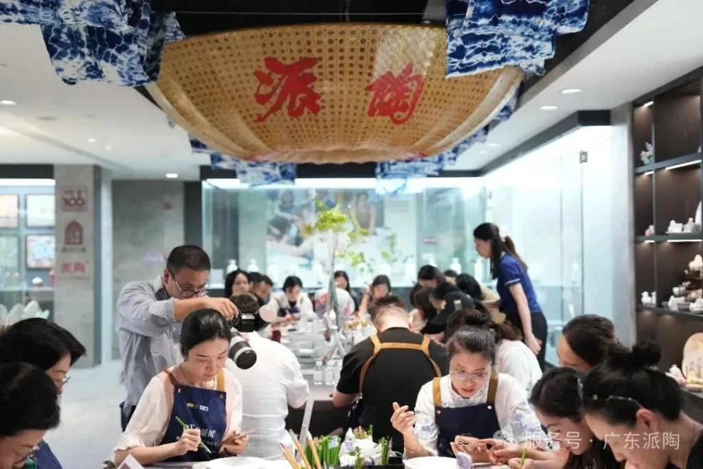 Participants experiencing the distinctive beauty of blue-and-white porcelain decoration