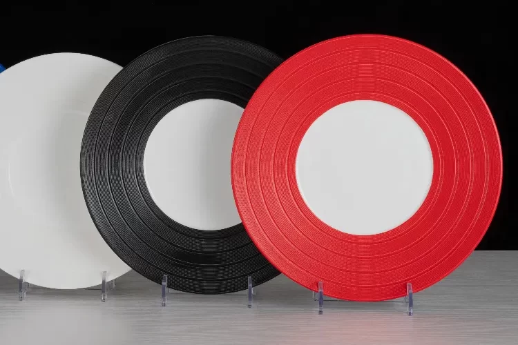 Wholesale porcelain plates for restaurants with dense vitrified bodies and chip-resistant rims