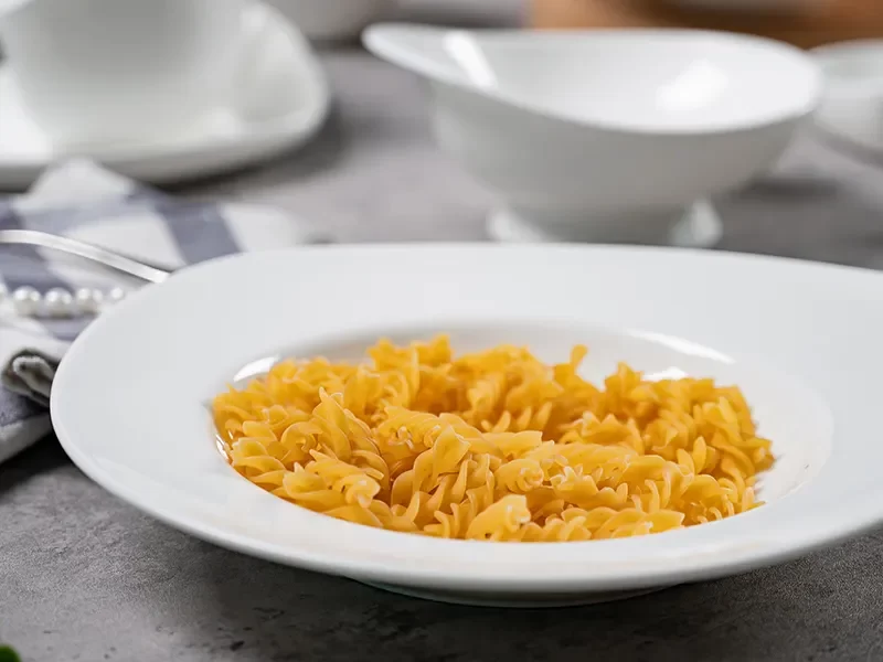 Commercial dinner plates selected for bulk restaurant purchasing