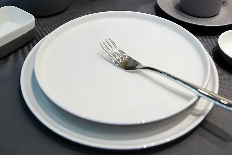 P&T Royal Ware porcelain plates fired at 1320°C