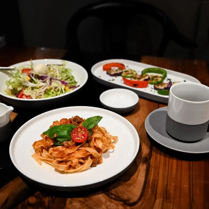 Coleção de louça cerâmica P&T Royal Ware para hotéis, restaurantes e compradores do setor de hospitalidade.